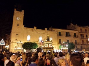 Sant'Angelo e i due ceri votivi in Piazza Progresso