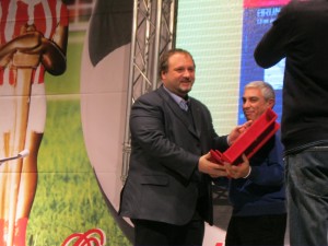 Francesco-Pira-riceve-Oscar-DAutore-Oscar-del-calcio-dic-2012