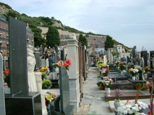 visita-morti-cimitero-licata